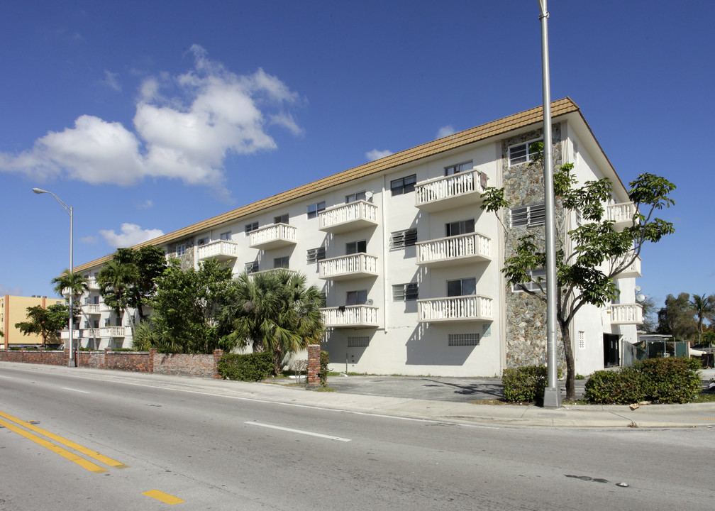 Irons Manor in Miami, FL - Building Photo