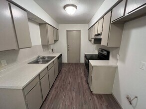 8202 Vernon Ave-Unit -B in Lubbock, TX - Building Photo - Building Photo
