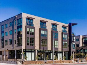 2241 Latham St in Mountain View, CA - Foto de edificio - Building Photo