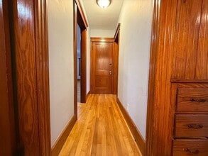 58 Oxford St N, Unit 2 in Auburn, MA - Foto de edificio - Building Photo