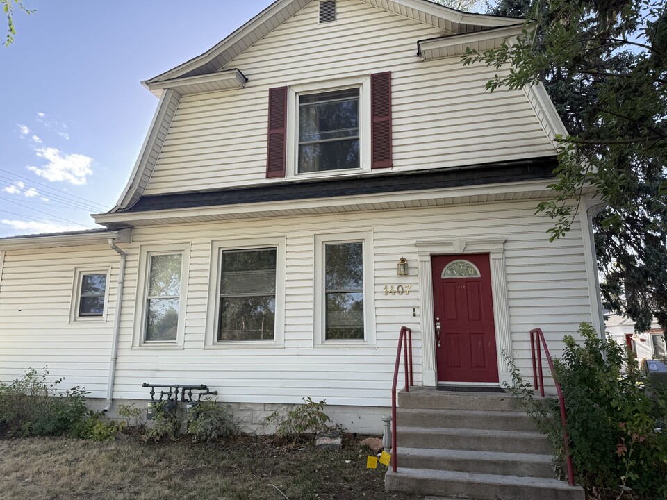 1407 Chase St in Lakewood, CO - Foto de edificio