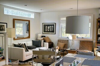 281 Chestnut Hill Rd in Woodstock, NY - Building Photo - Building Photo