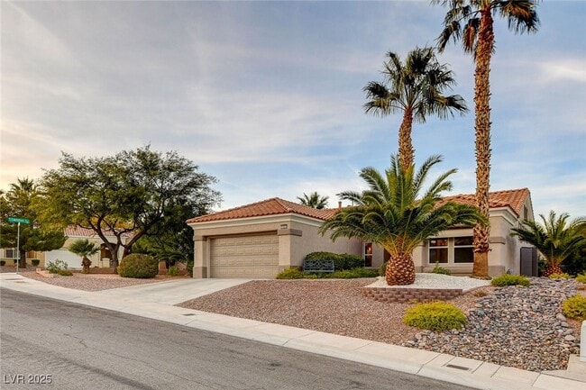 10820 Dover Creek Ave in Las Vegas, NV - Foto de edificio - Building Photo