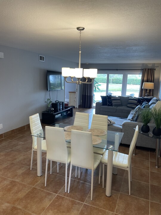 4947 Mill Pond Rd, Unit 3107 in Zephyrhills, FL - Foto de edificio