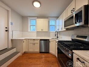 349 Sumner St, Unit 118 Marginal St in Boston, MA - Foto de edificio - Building Photo