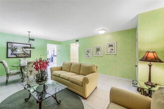 460 Fox Haven Dr in Naples, FL - Foto de edificio - Building Photo