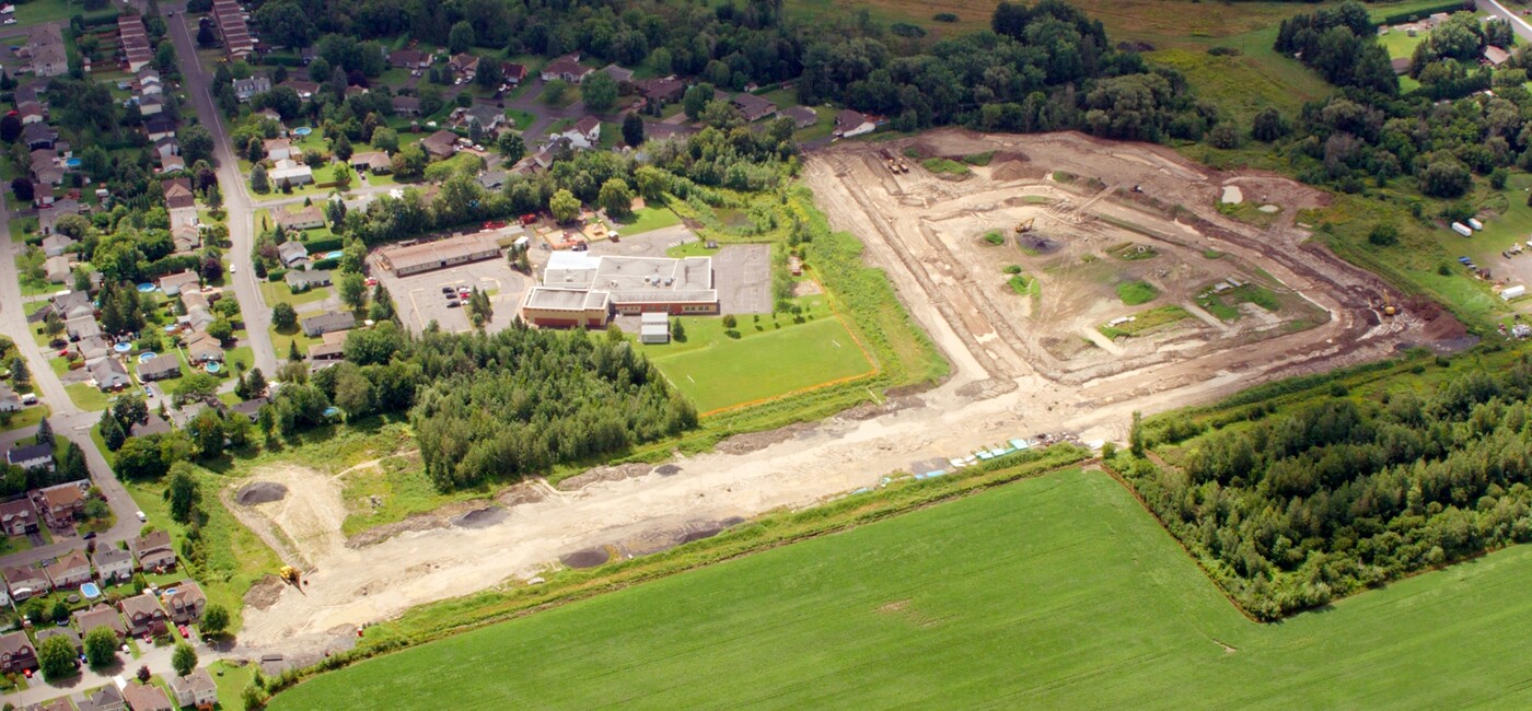 Embrun Central in Embrun, ON - Building Photo