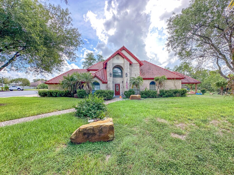 3206 E Cobblestone Creek Dr in Harlingen, TX - Building Photo