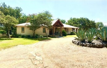 3209 Crosswind Dr in Spicewood, TX - Building Photo - Building Photo