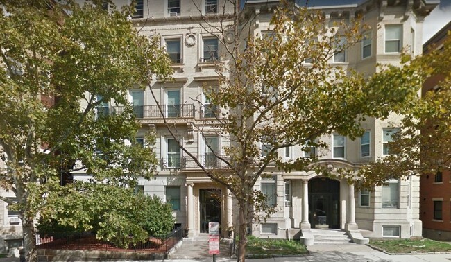 465 Park Dr, Unit 20 in Boston, MA - Foto de edificio - Building Photo