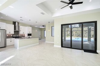 219 33rd Ave NW in Naples, FL - Foto de edificio - Building Photo