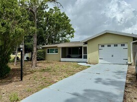 2074 Greenbriar Blvd in Clearwater, FL - Building Photo