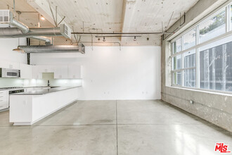 1130 Flower St in Los Angeles, CA - Building Photo - Building Photo