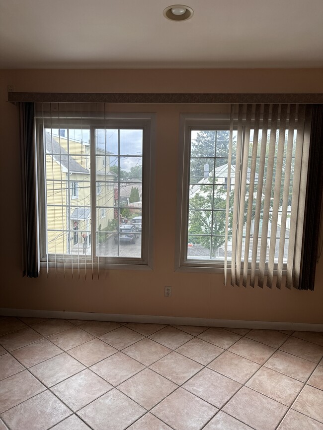 95 E Clifton Ave in Clifton, NJ - Building Photo - Building Photo