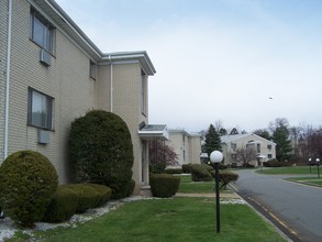 Baldwin Manor in Parsippany, NJ - Building Photo - Building Photo