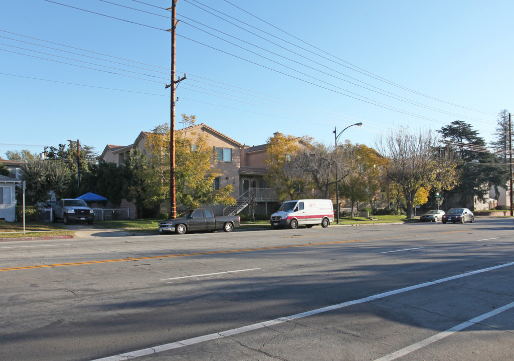 2001-2009 W Victory Blvd in Burbank, CA - Building Photo