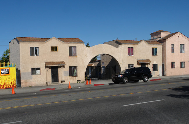 The Central Florence Apartments in Los Angeles, CA - Building Photo - Building Photo