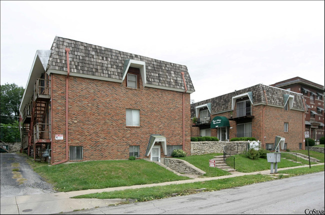 Aspen Village Apartments in Kansas City, MO - Foto de edificio - Building Photo