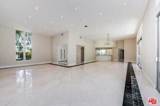 1860 Loma Vista Dr in Beverly Hills, CA - Building Photo - Building Photo