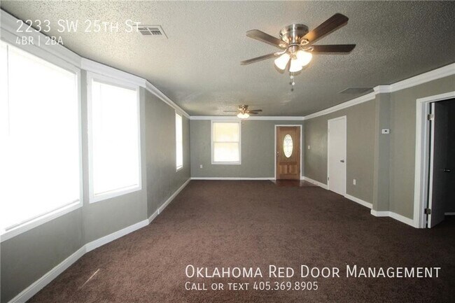 2233 SW 25th St in Oklahoma City, OK - Foto de edificio - Building Photo