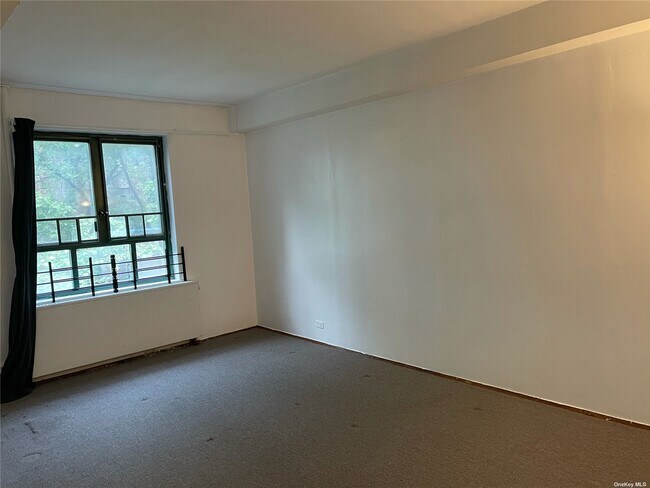 1950 E Tremont Ave-Unit -3E in Bronx, NY - Building Photo - Building Photo
