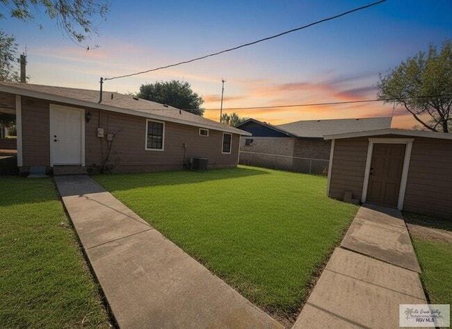 513 E Monroe Ave, Unit 1-127 in Harlingen, TX - Building Photo - Building Photo