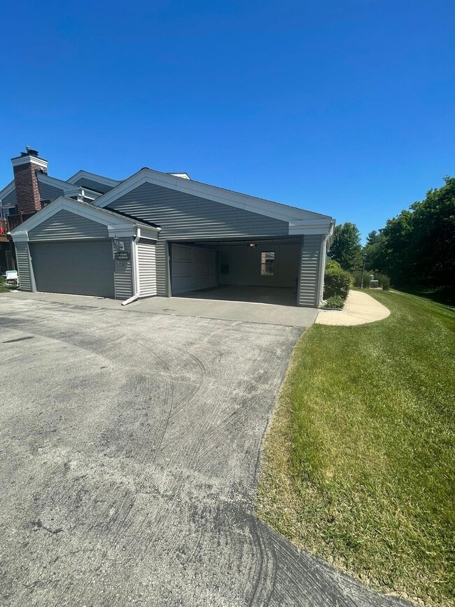 property at N17W26887 E Fieldhack Dr