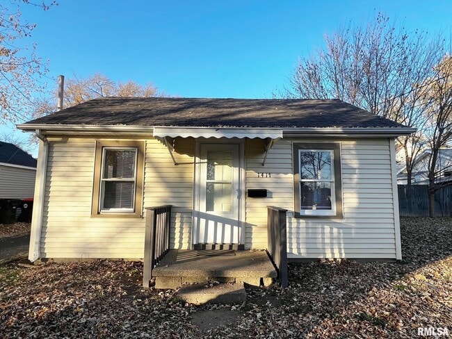 1411 E Crestwood Dr in Peoria, IL - Building Photo - Building Photo