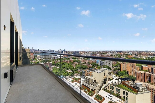 104 Fleet Pl