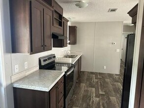 9353 Eden Dr in Tampa, FL - Building Photo - Building Photo