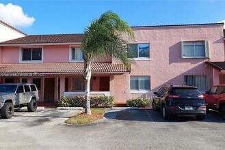 8037 Lake Dr in Doral, FL - Building Photo - Building Photo