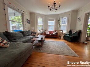 9 Kenwood St, Unit 1 in Brookline, MA - Building Photo - Building Photo