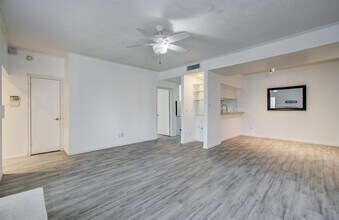 716 Bering Dr in Houston, TX - Building Photo - Building Photo