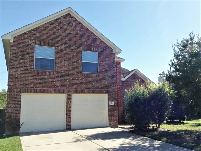 2210 Two Trail Dr in Spring, TX - Building Photo