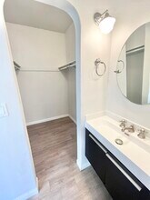 412 S Lake St in Los Angeles, CA - Building Photo - Building Photo