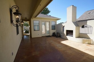 2801 Indian Wells Dr E in Kerrville, TX - Building Photo - Building Photo