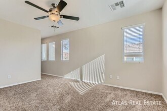 8316 W Wildwood Glen Dr in Las Vegas, NV - Foto de edificio - Building Photo