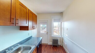 111 Washington St, Unit #7 in Newton, MA - Building Photo - Building Photo