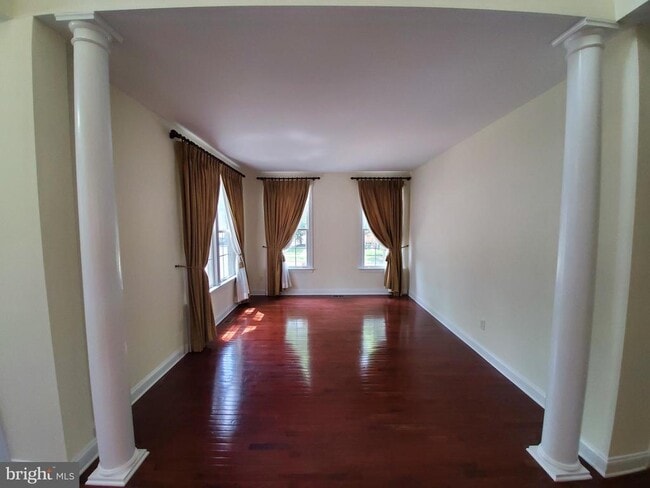 102 Burnet Crescent in Trenton, NJ - Building Photo - Building Photo