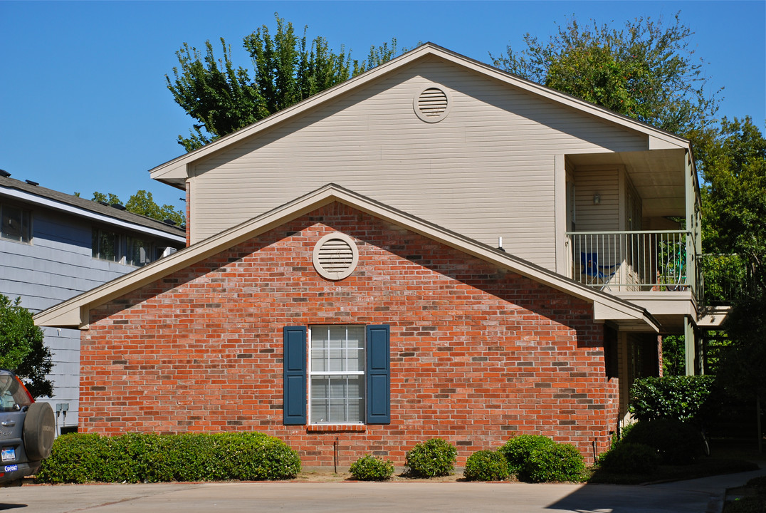 The Renaissance in Denton, TX - Foto de edificio