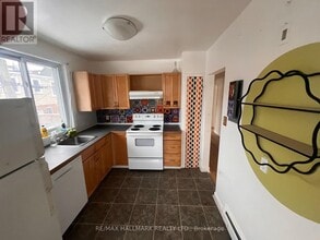 2 Bellhaven Rd in Toronto, ON - Building Photo - Building Photo