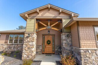 340 Stinson Loop in Redding, CA - Building Photo - Building Photo