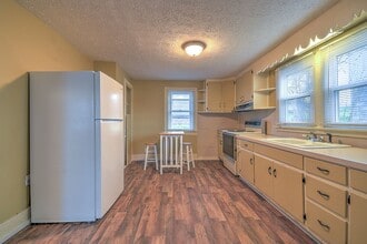 1017 Fairview Ave in Kingsport, TN - Foto de edificio - Building Photo