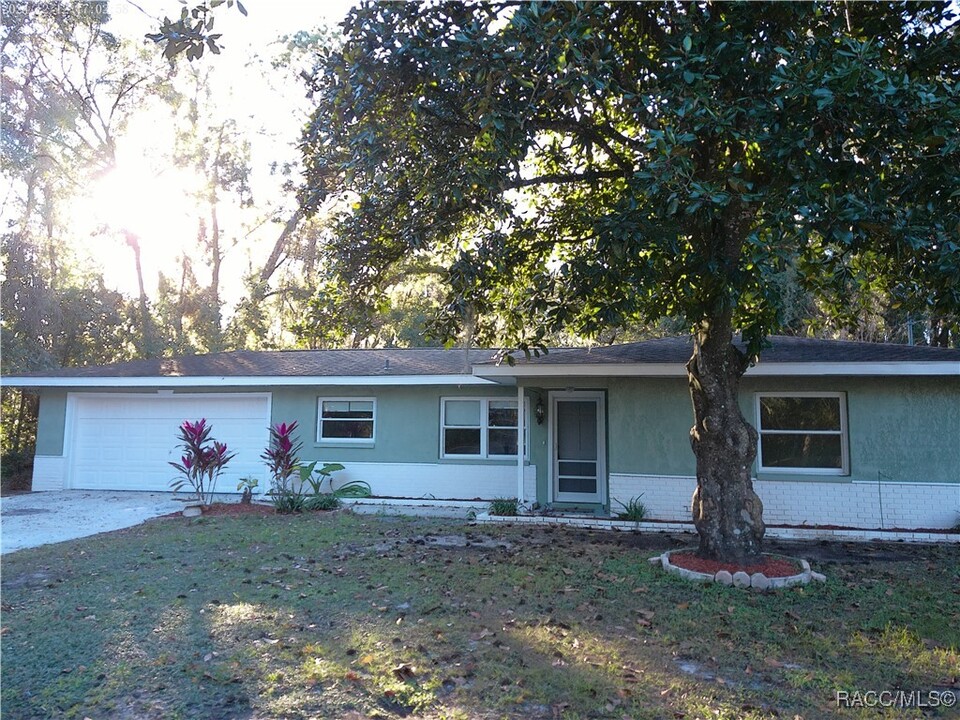 3956 S Floral Terrace in Inverness, FL - Building Photo