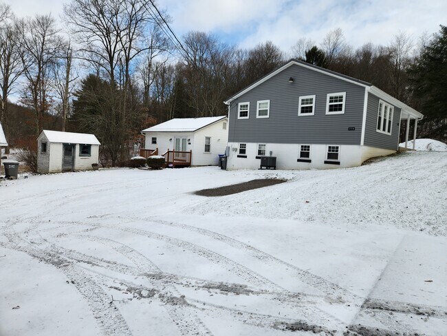 375 W Cruikshank Rd, Unit 375B in Valencia, PA - Foto de edificio - Building Photo