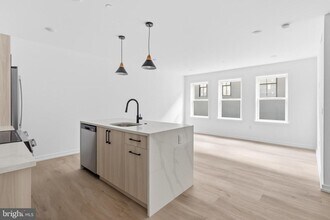 208 Vine St in Philadelphia, PA - Building Photo - Building Photo