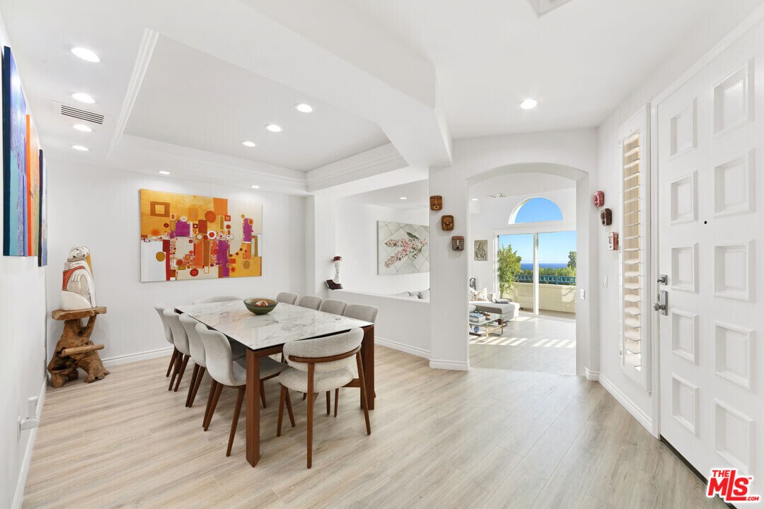 6463 Zuma View Pl in Malibu, CA - Building Photo