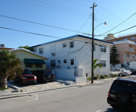 323 Monroe St in Hollywood, FL - Building Photo - Building Photo