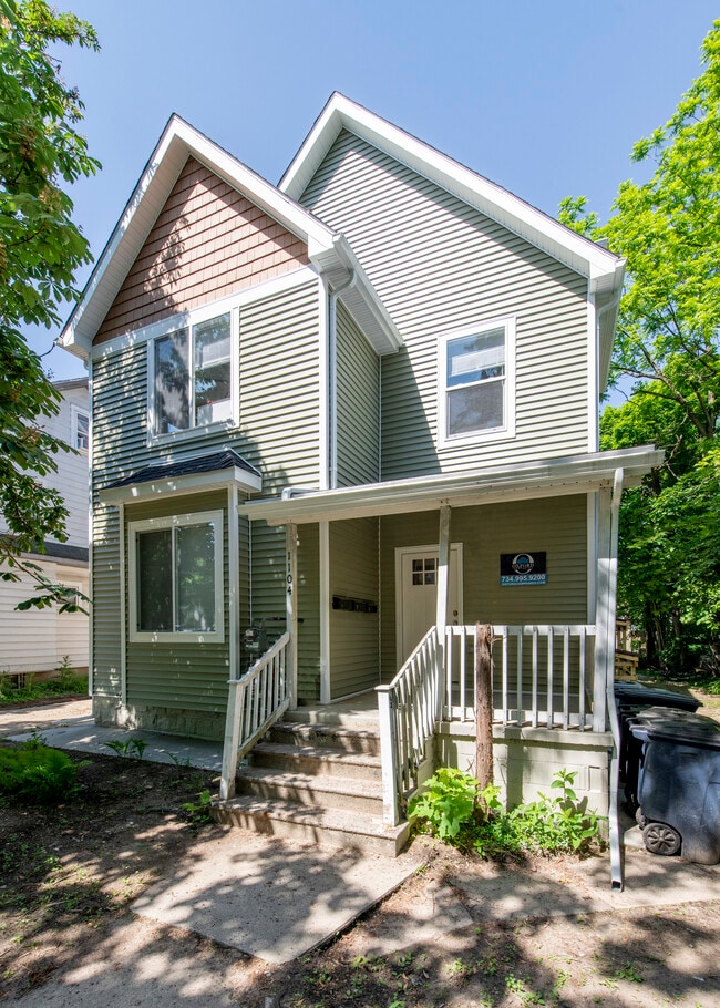 1104 S Forest Ave