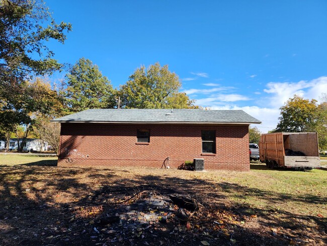 209 Poplar in Hayti, MO - Foto de edificio - Building Photo